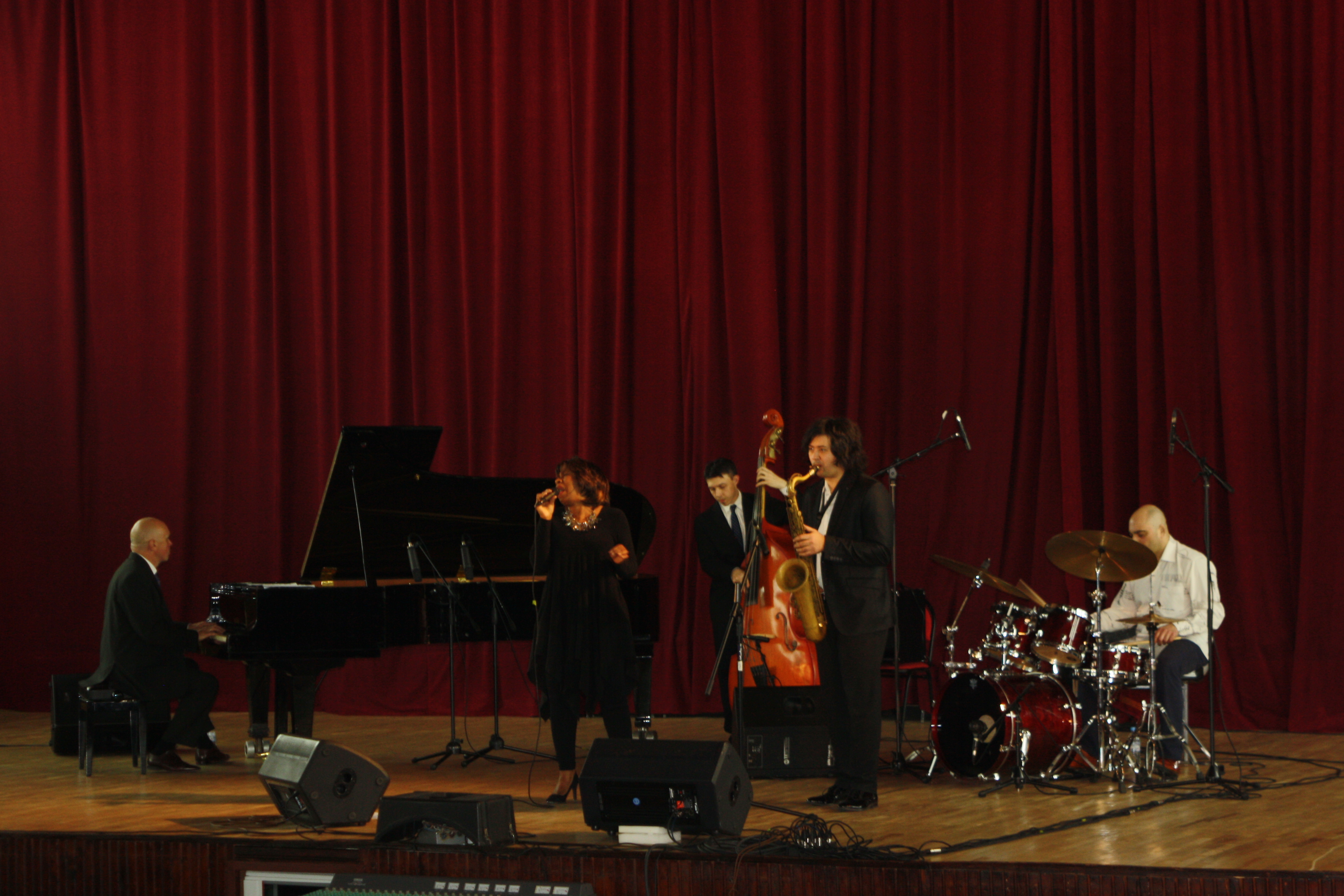 В столице Заполярья прошли концерты американской джазовой певицы Гейл Петтис
