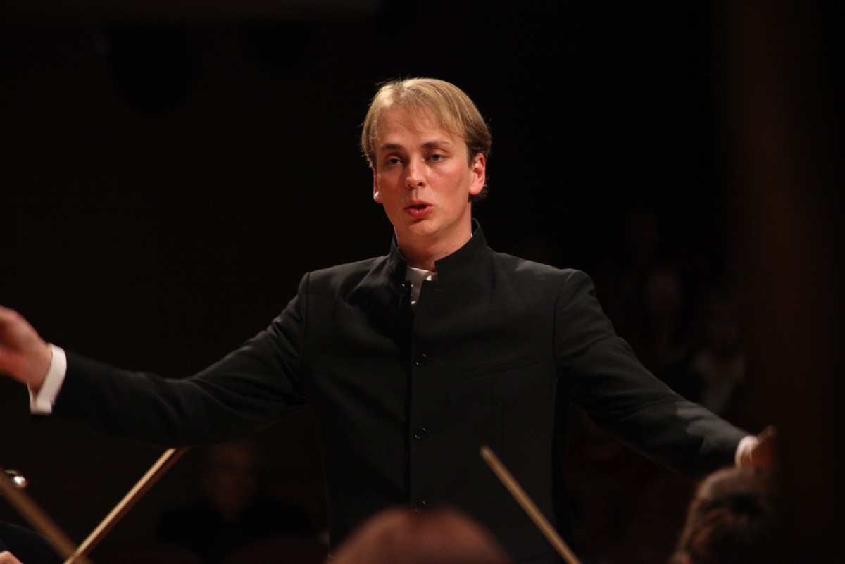 Мурманский филармонический оркестр. Дирижер - Антуан Ребстейн, Швейцария.